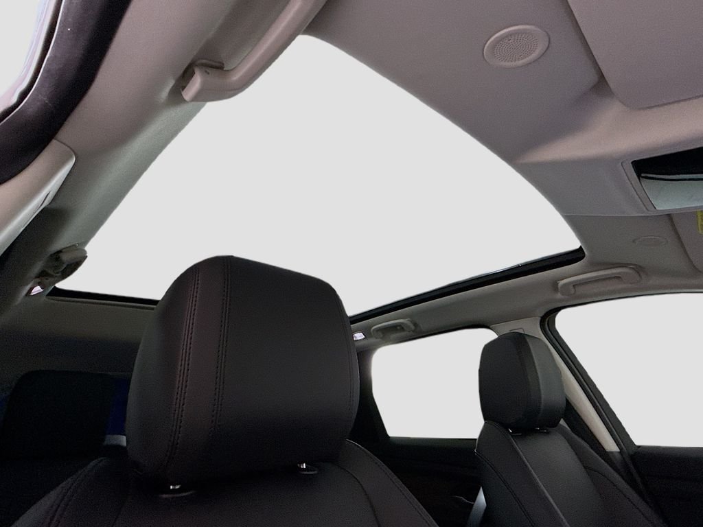 Certified Used 2025 Fuji White Land Rover S image 19