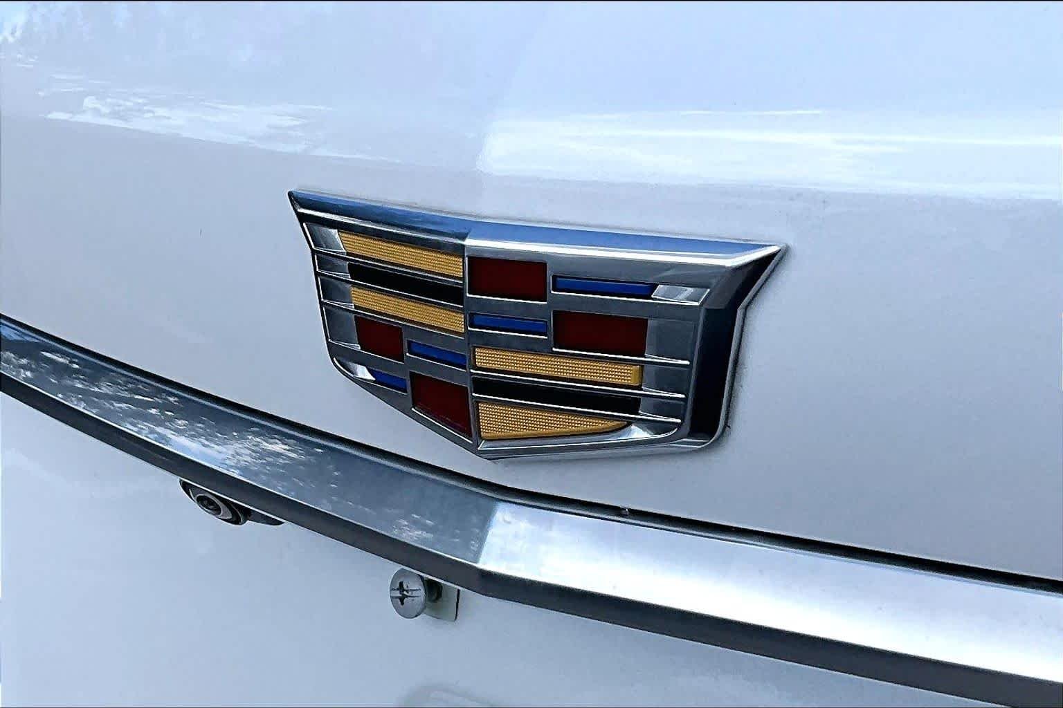 Used 2020 Crystal White Tricoat Cadillac Premium Luxury FWD image 31