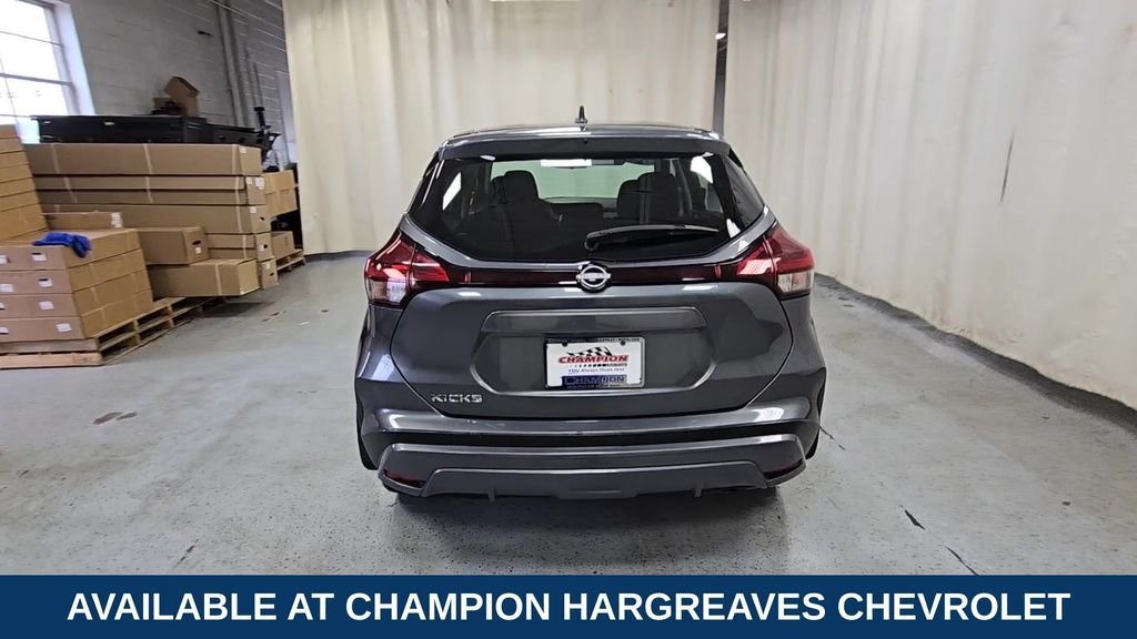 Used 2022 Gun Metallic Nissan S image 9