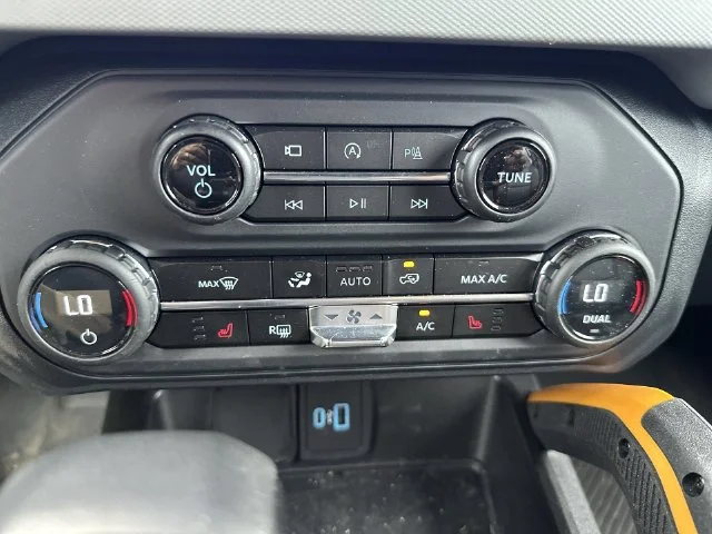 Used 2023 White Ford Badlands image 26