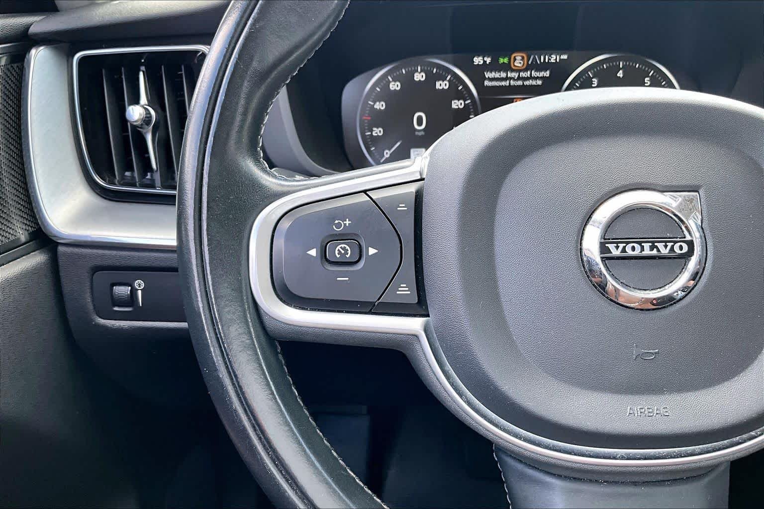 Used 2020 Pine Grey Metallic Volvo Momentum image 22