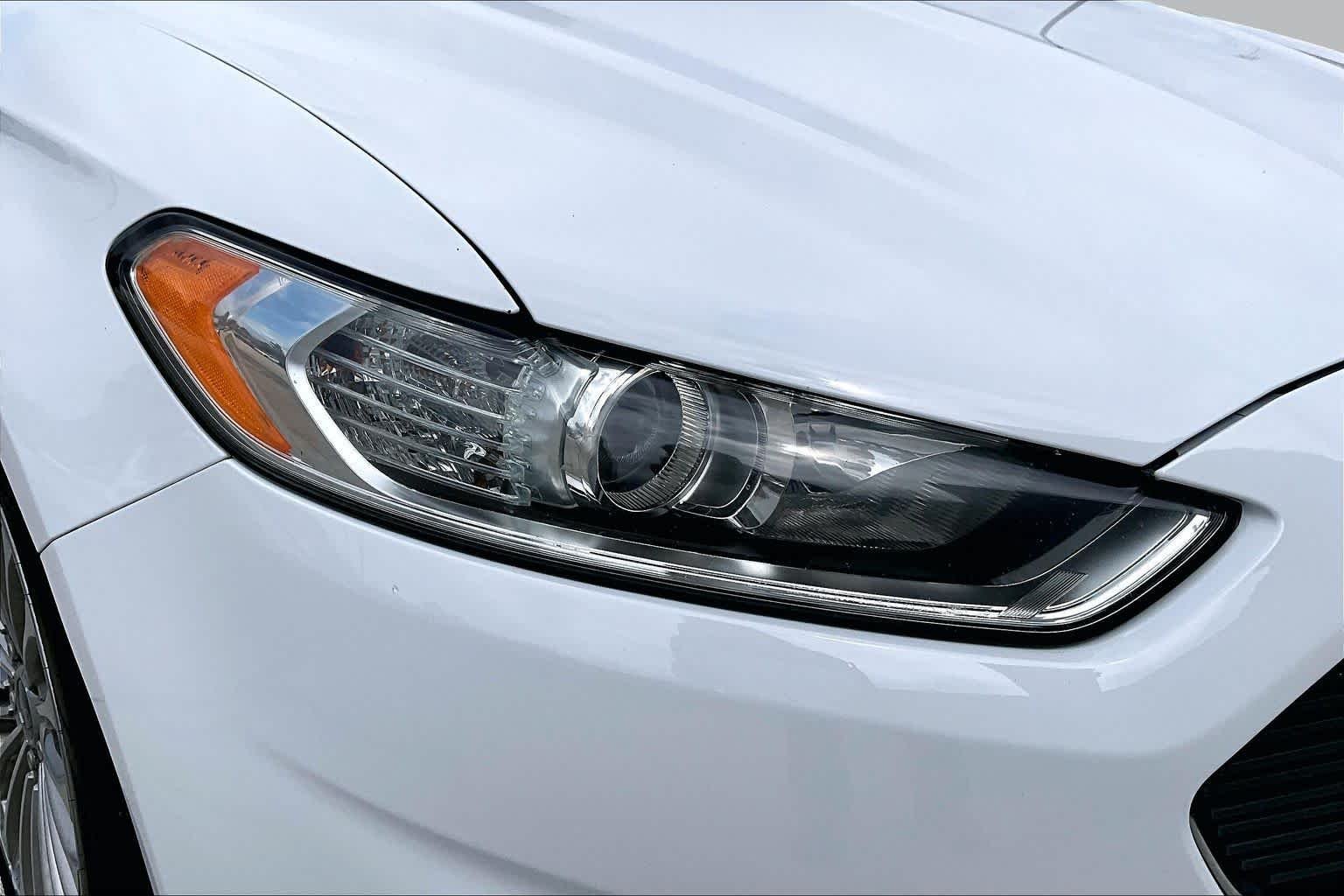 Used 2016 Oxford White Ford Titanium image 24