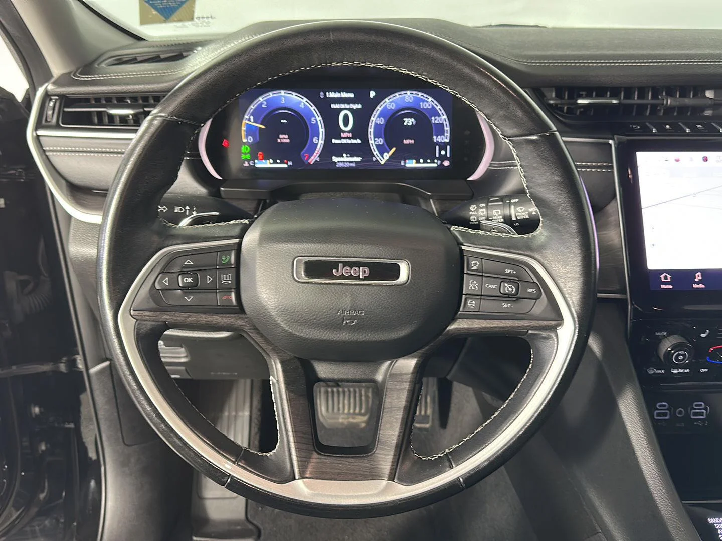 Used 2021 Diamond Black Crystal Pearlcoat Jeep Limited image 12