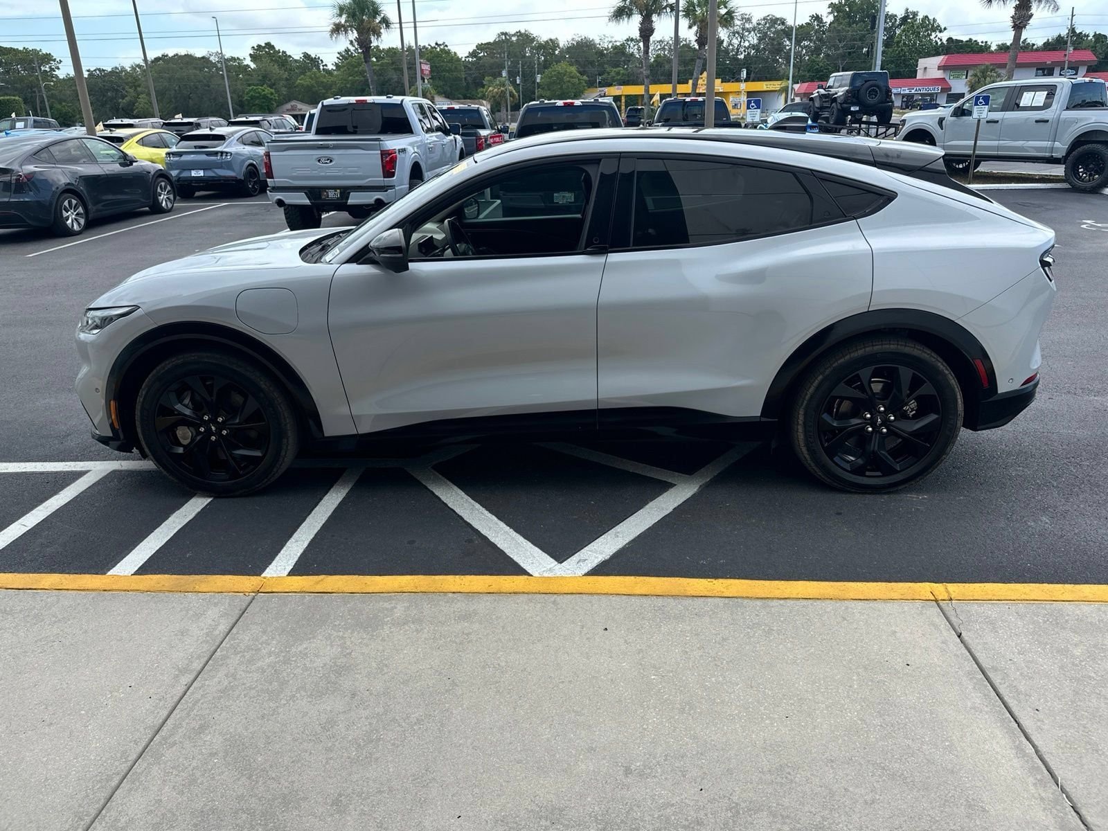 Used 2023 White Metallic Ford Premium image 6