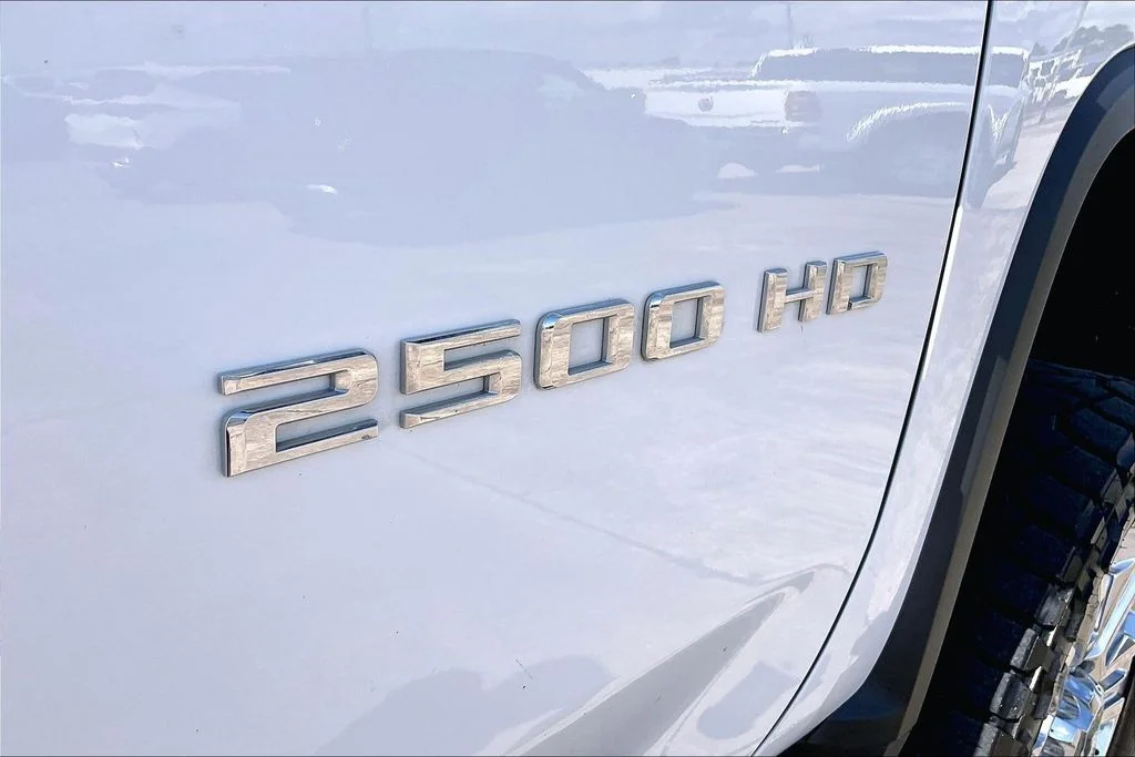 Used 2023 White Chevrolet High Country image 20