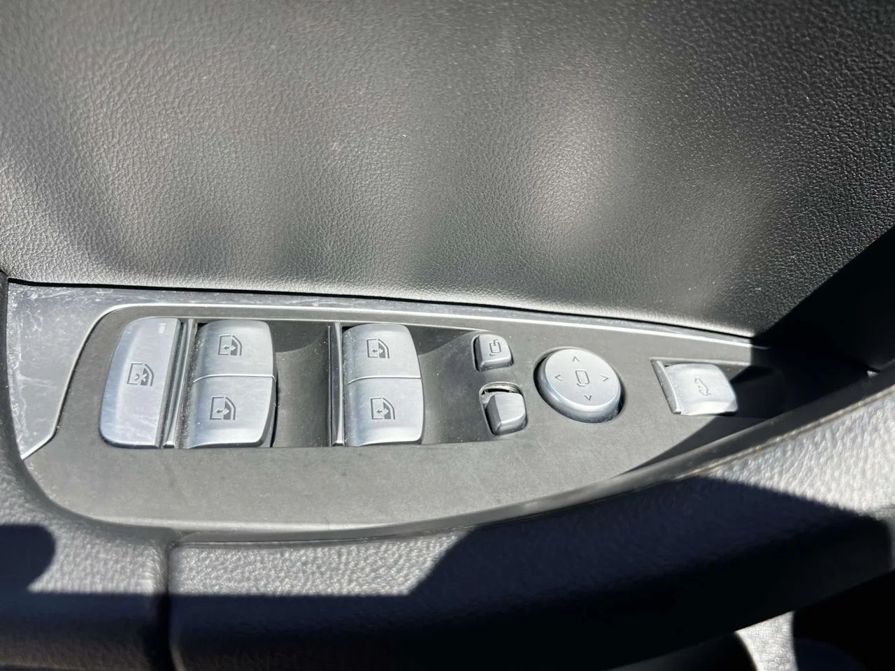 Used 2024 Gray Metallic BMW xDrive30i image 25