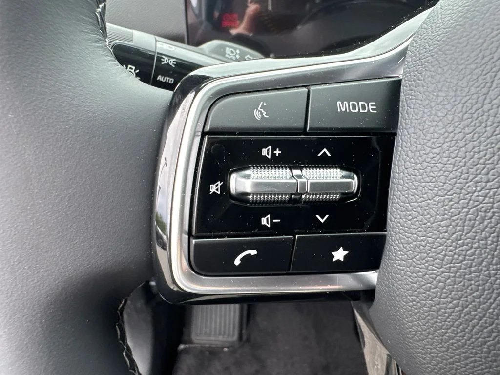 2025 Kia Sorento S - Photo 24