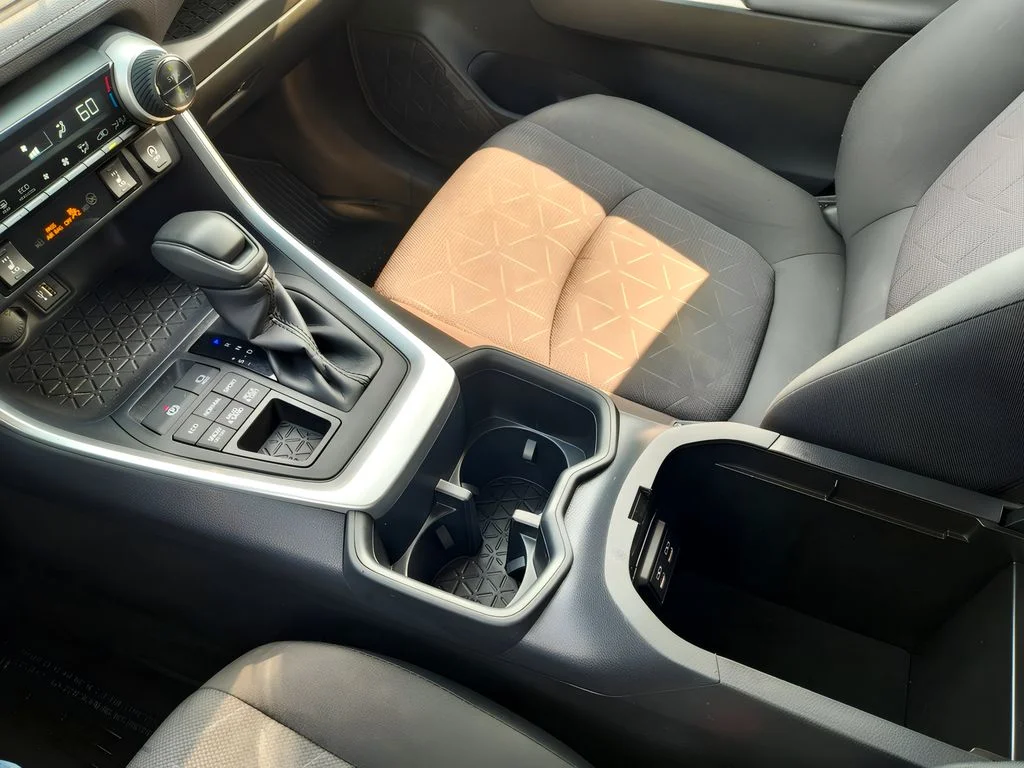 2023 Toyota RAV4 XLE - Photo 22