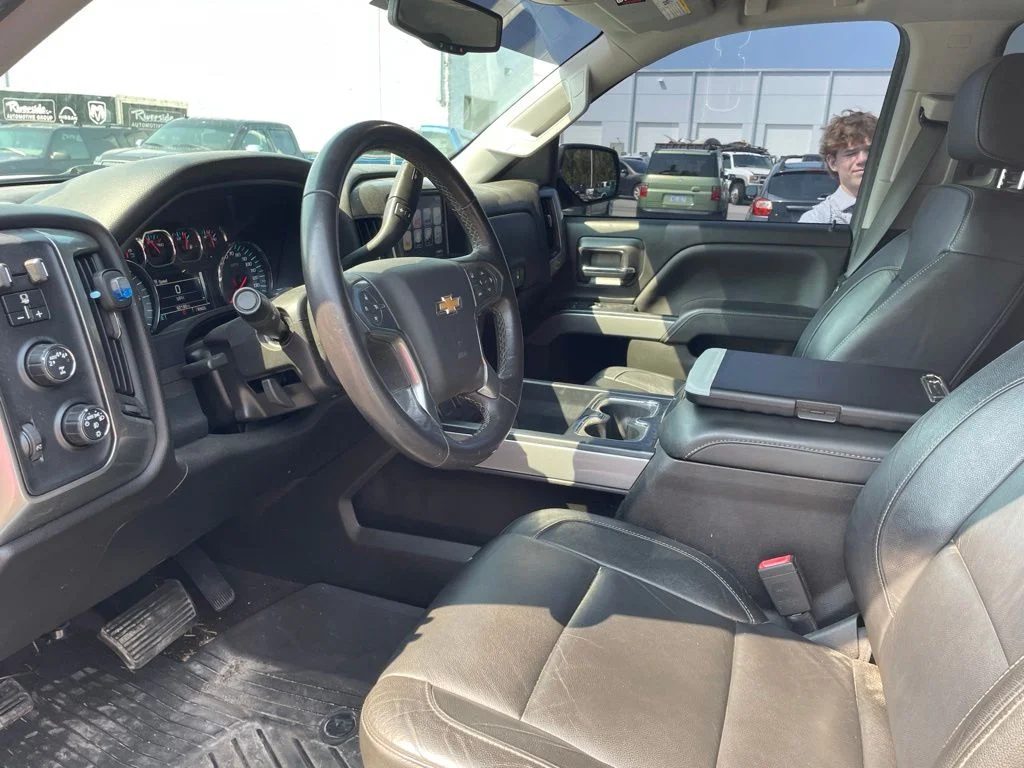 Used 2018 White Chevrolet LT image 3