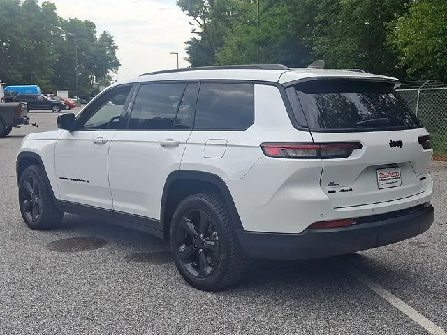 Used 2023 White Jeep Limited image 4
