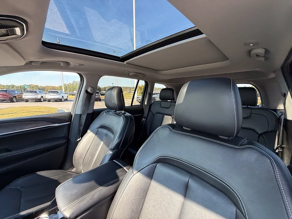 Used 2022 White Jeep Limited image 21