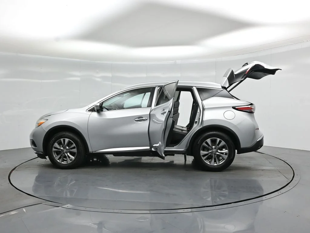 Used 2016 Silver Nissan SL image 31