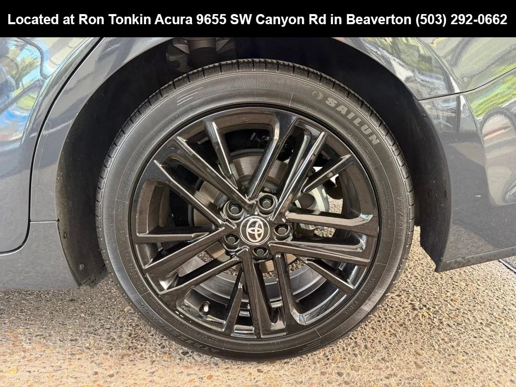 Used 2025 Heavy Metal/Midnight Black Metallic Toyota SE image 10