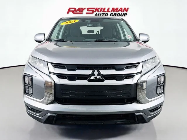 Used 2021 Gray Mitsubishi 2.0 SE image 2