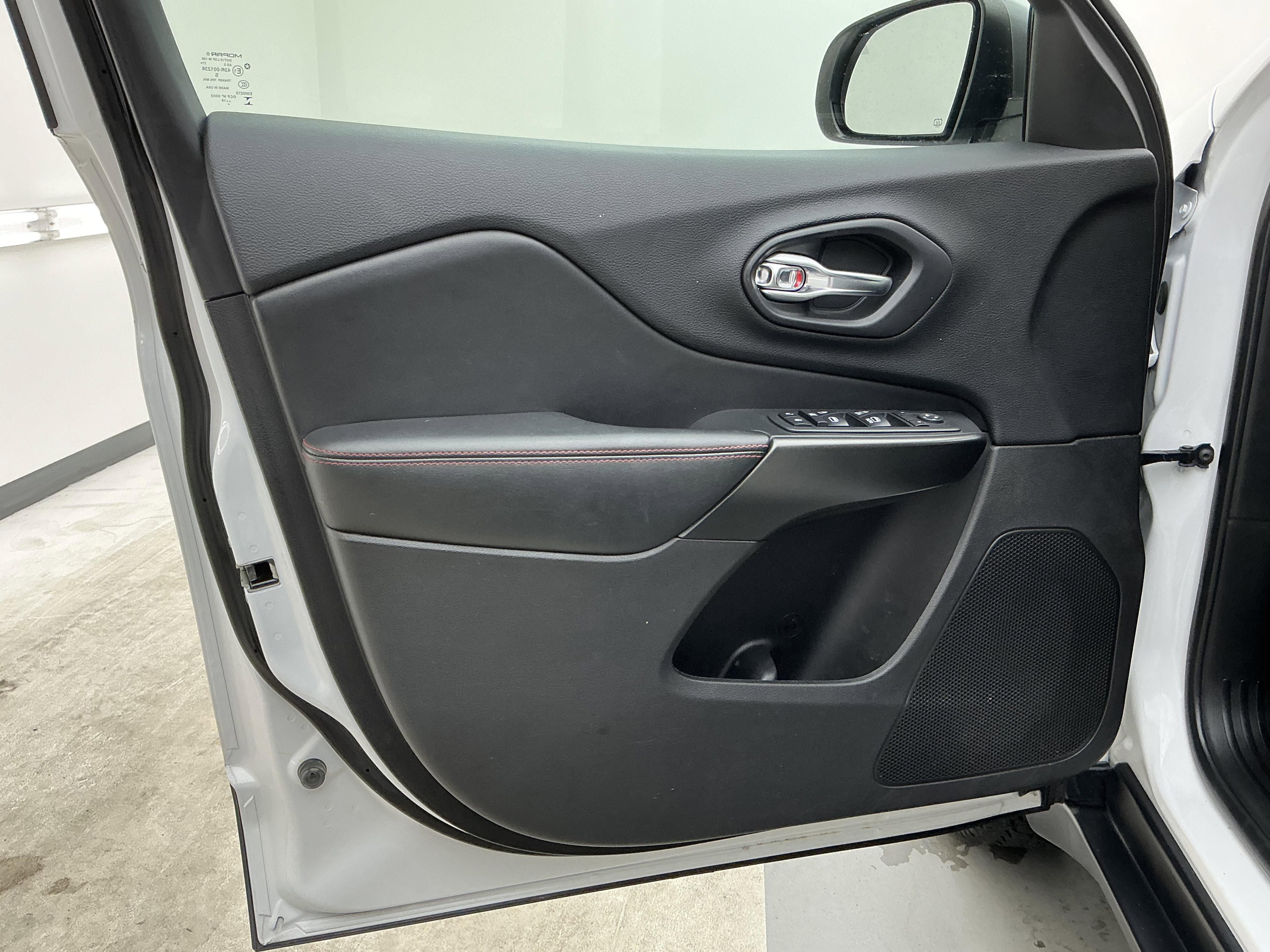 Used 2020 Bright White Clearcoat Jeep Trailhawk image 15