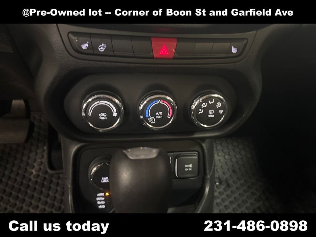 Used 2017 Black Jeep Latitude image 19