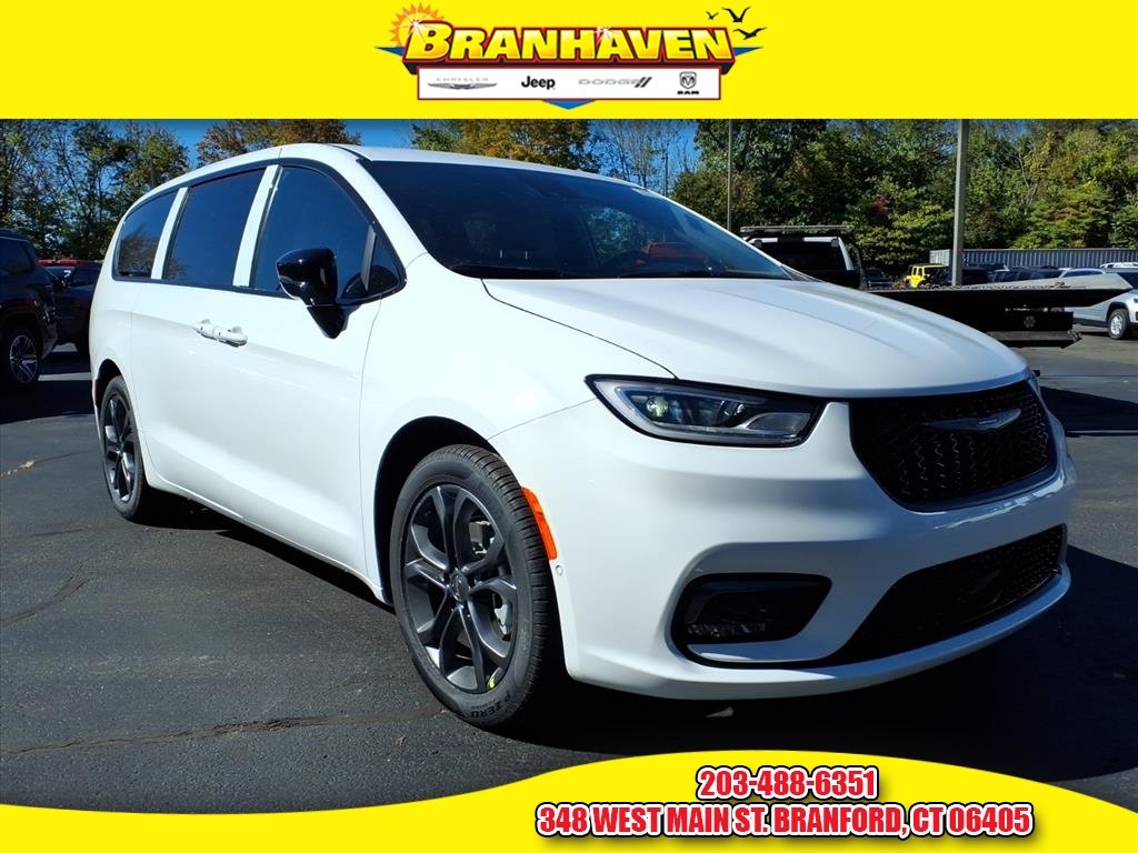 New 2026 Bright White Clear-Coat Exterior Paint Chrysler Select image 1