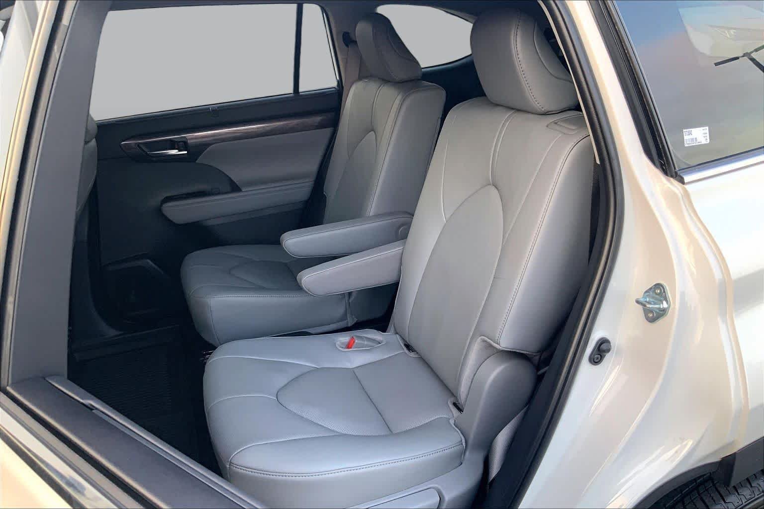 Used 2026 Wind Chill Pearl Toyota Hybrid Platinum image 20