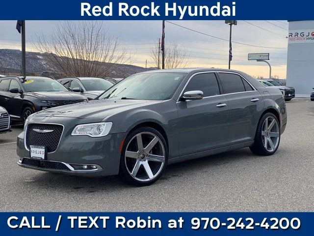 2019 Chrysler 300 Limited's photo