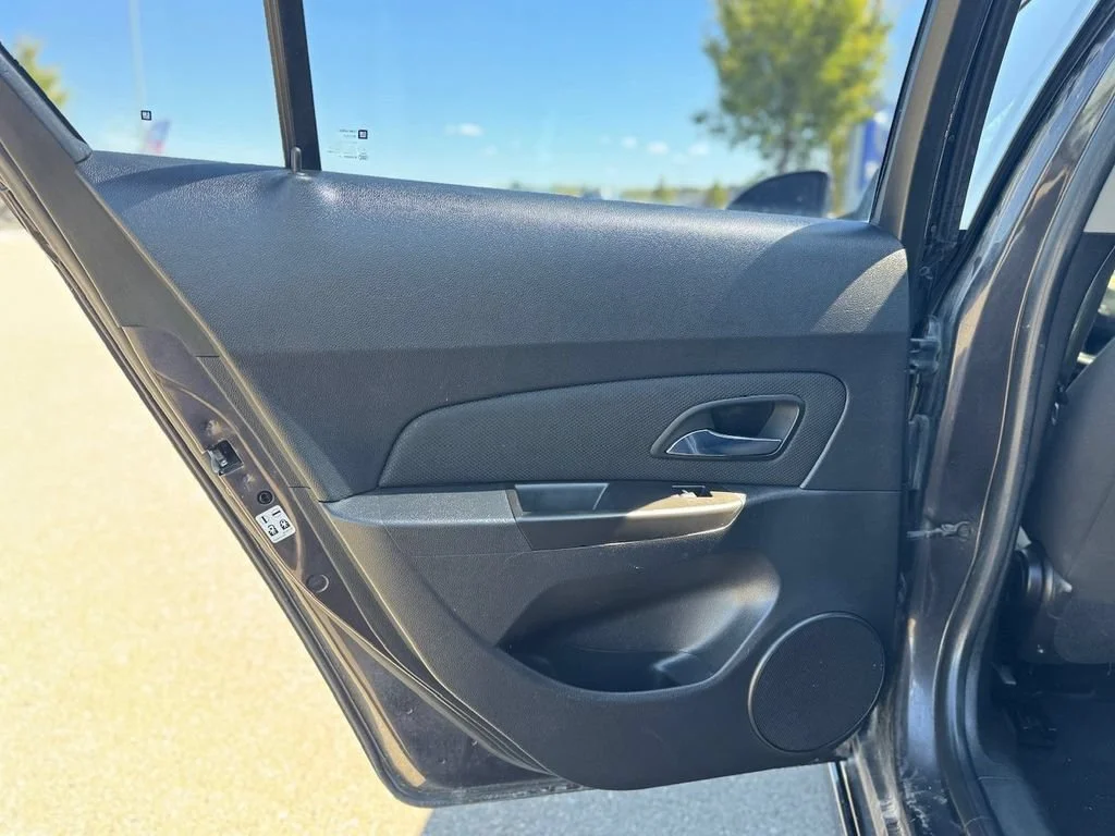 Used 2015 Tungsten Metallic Chevrolet LT image 33