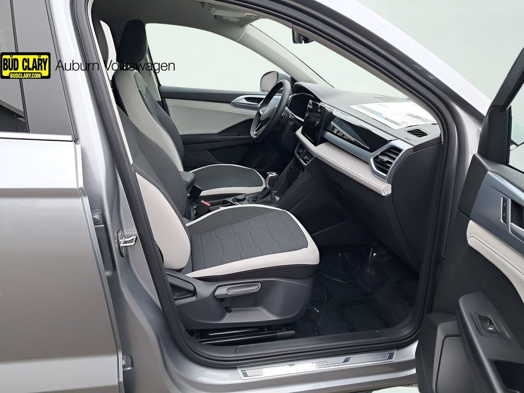 2025 Volkswagen Taos SE - Photo 19