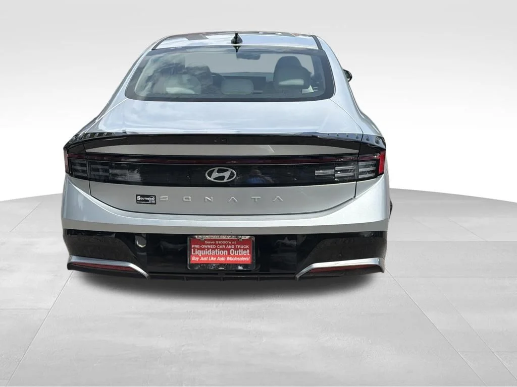 Used 2025 Silver Hyundai SEL image 8