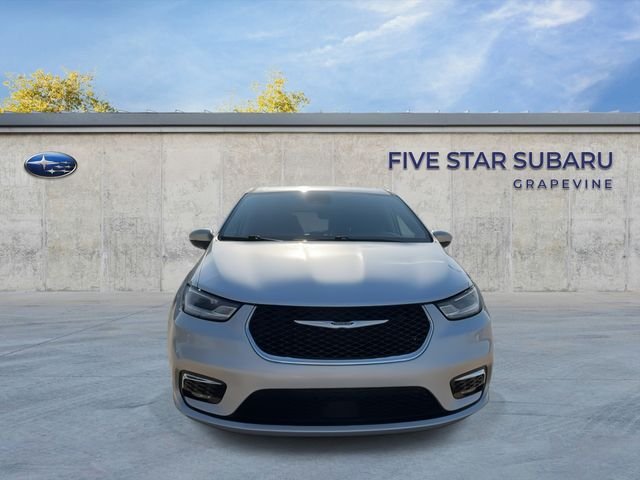 Used 2023 Silver Chrysler Touring L image 3