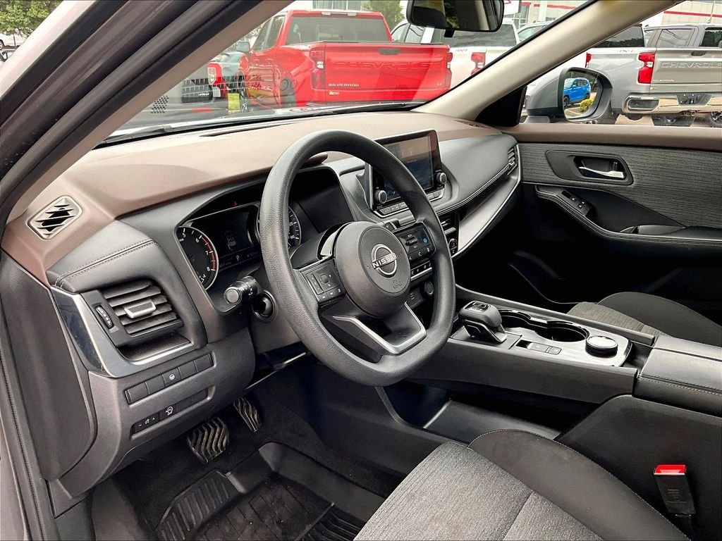 Used 2023 Gray Nissan SV image 8