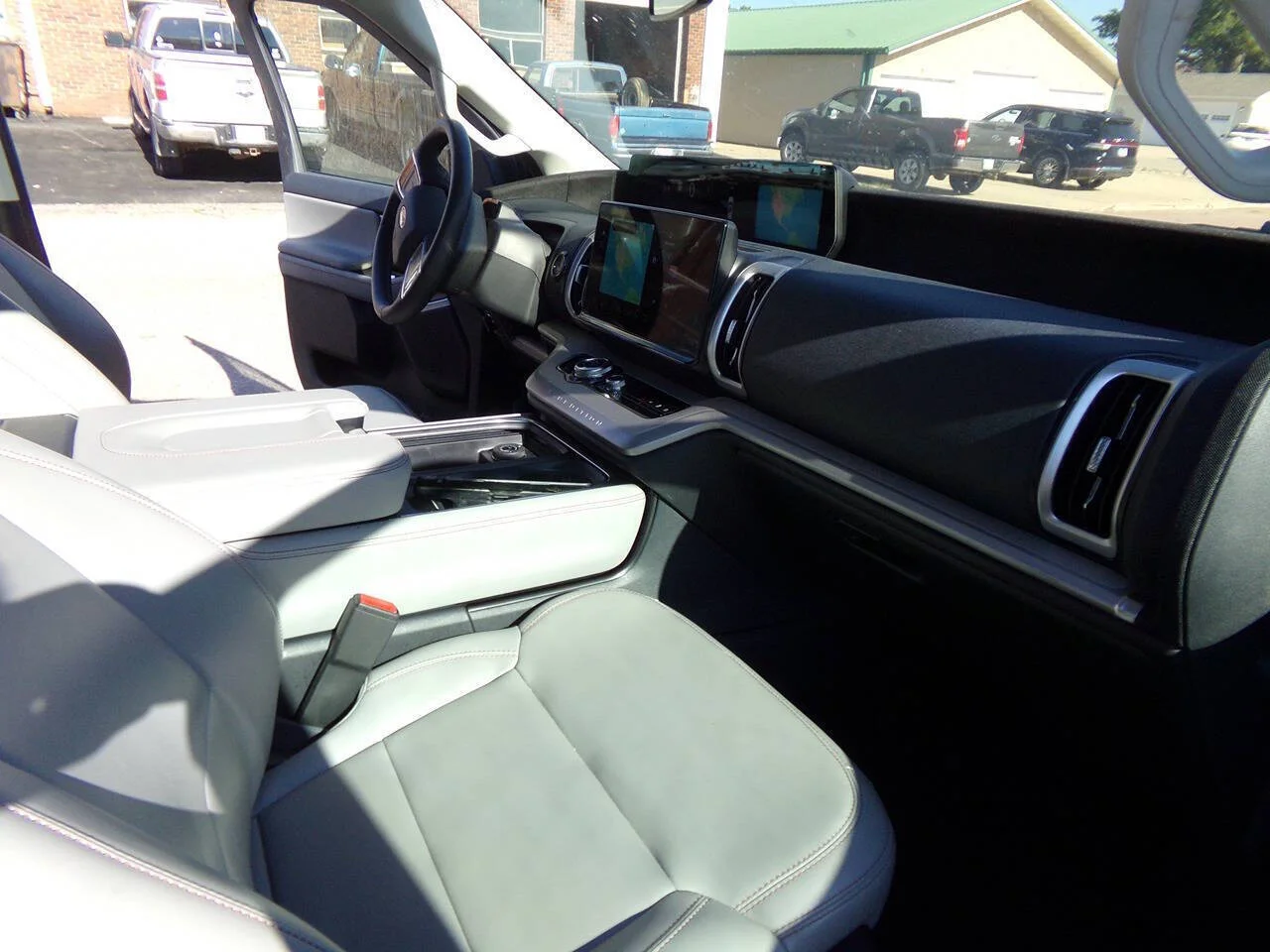 Used 2025 Gray Ford Active 4x4 4dr SUV image 7