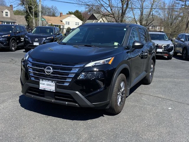 Certified Used 2025 Super Black Nissan S image 7