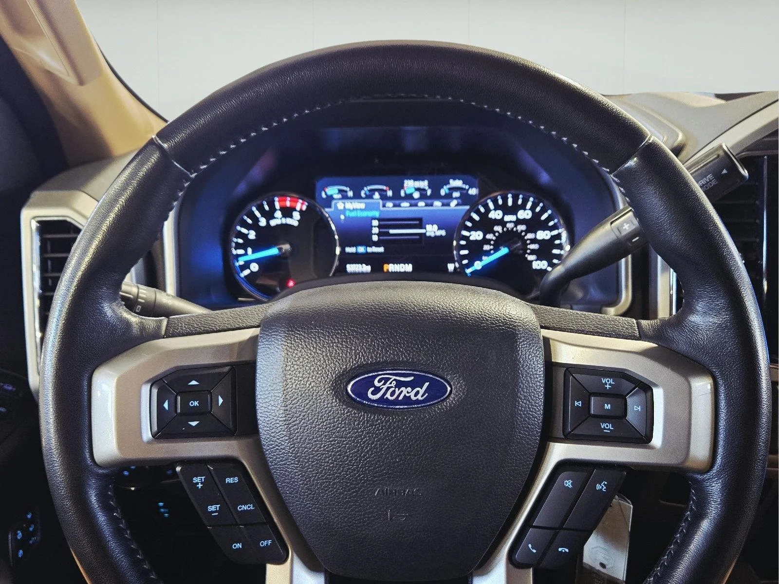 Used 2022 Rapid Red Metallic Tinted Clearcoat Ford LARIAT image 18
