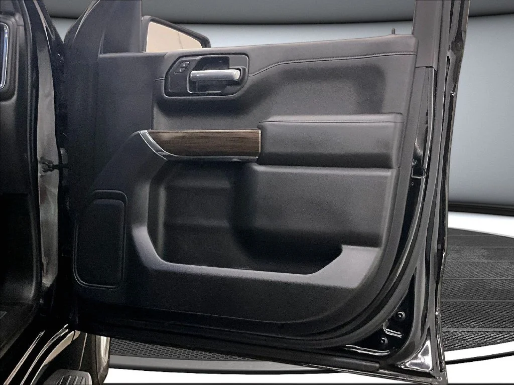 Used 2019 Black Chevrolet LT image 29