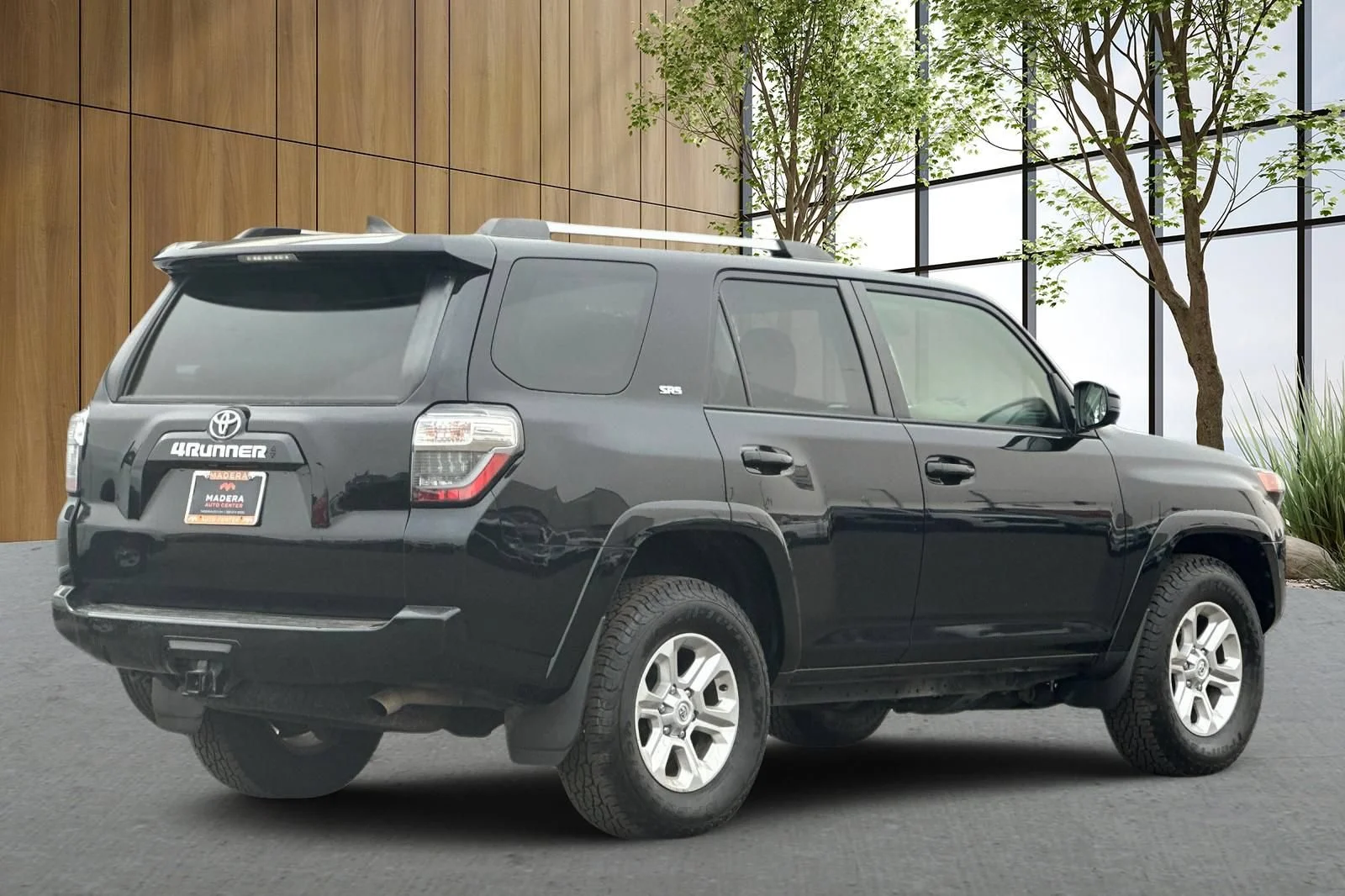 Used 2024  Toyota SR5 image 4