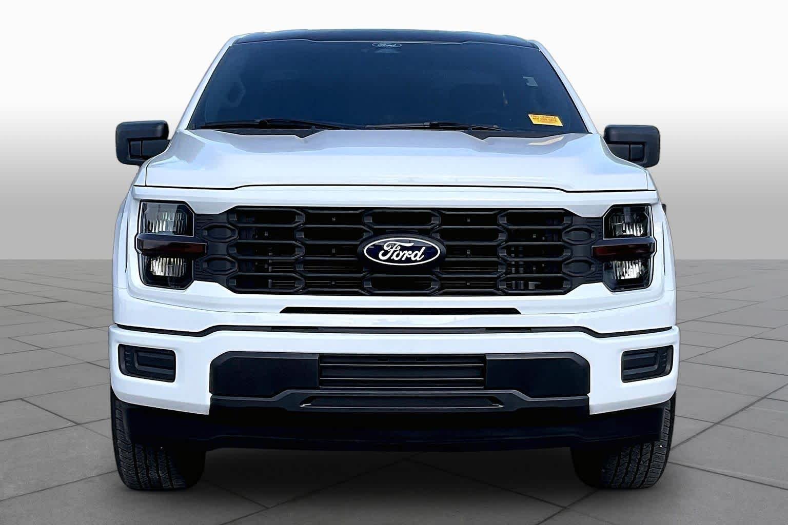 Used 2026 Oxford White Clearcoat Ford XL image 4