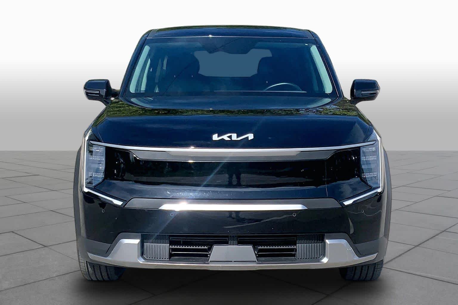 Certified Used 2024 Aurora Black Pearl Kia Light Long Range image 3
