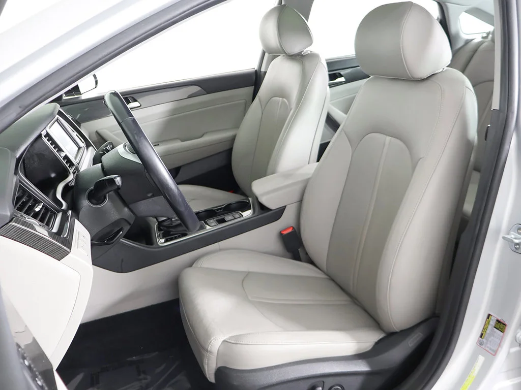 Used 2019 Silver Hyundai Limited image 32