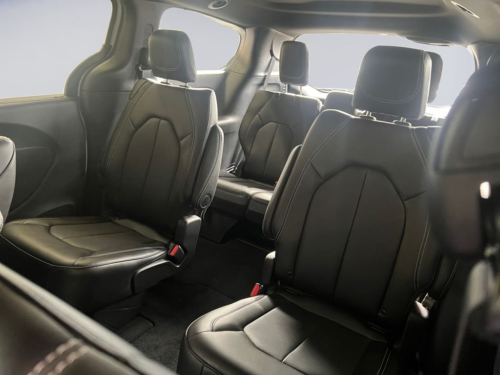 2026 Chrysler Pacifica Select - Photo 16