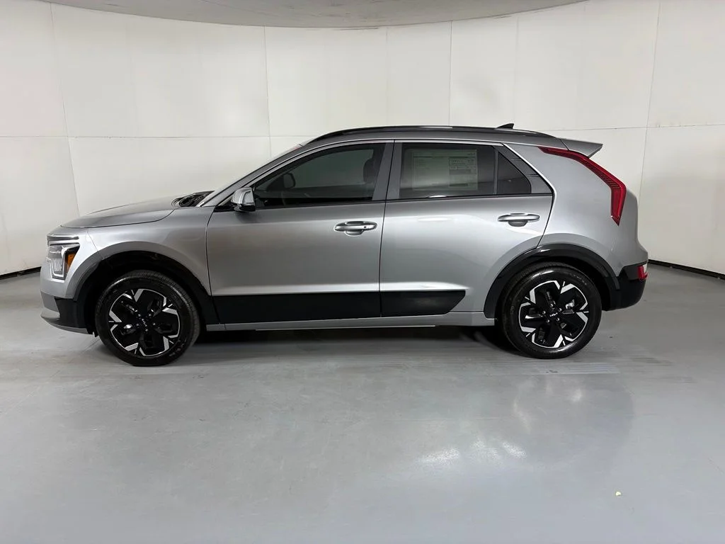 New 2026 Steel Gray Kia WIND image 5