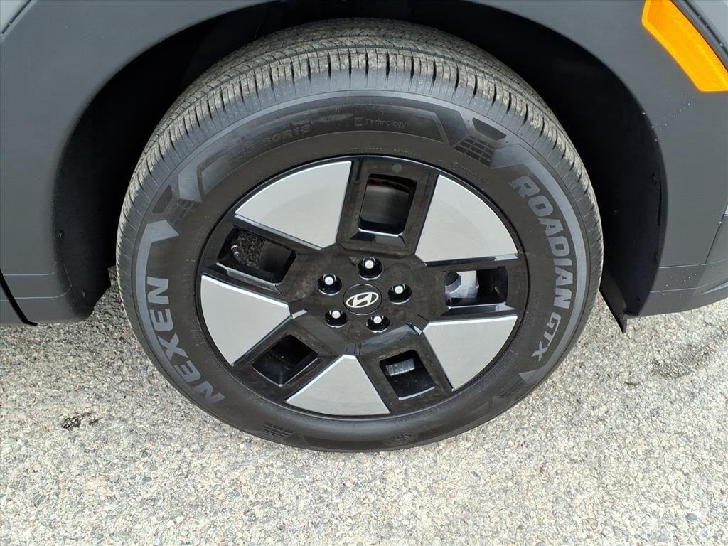 New 2026 Hampton Gray Hyundai SE image 5