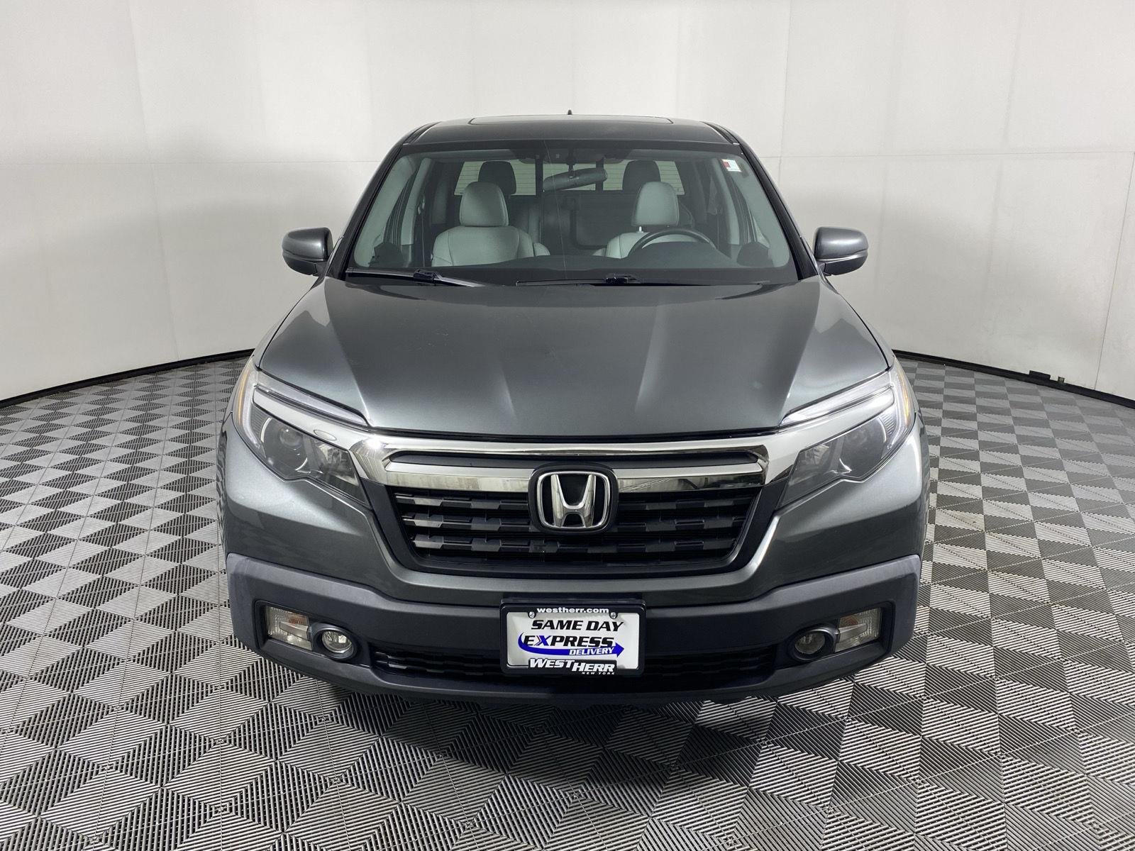 Used 2019 Forest Mist Metallic Honda RTL image 2