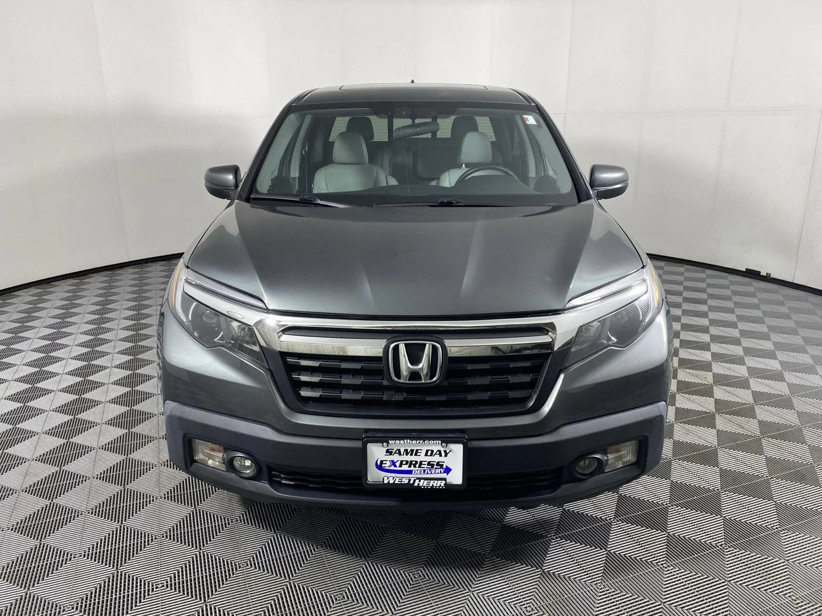 Used 2019 Forest Mist Metallic Honda RTL image 2