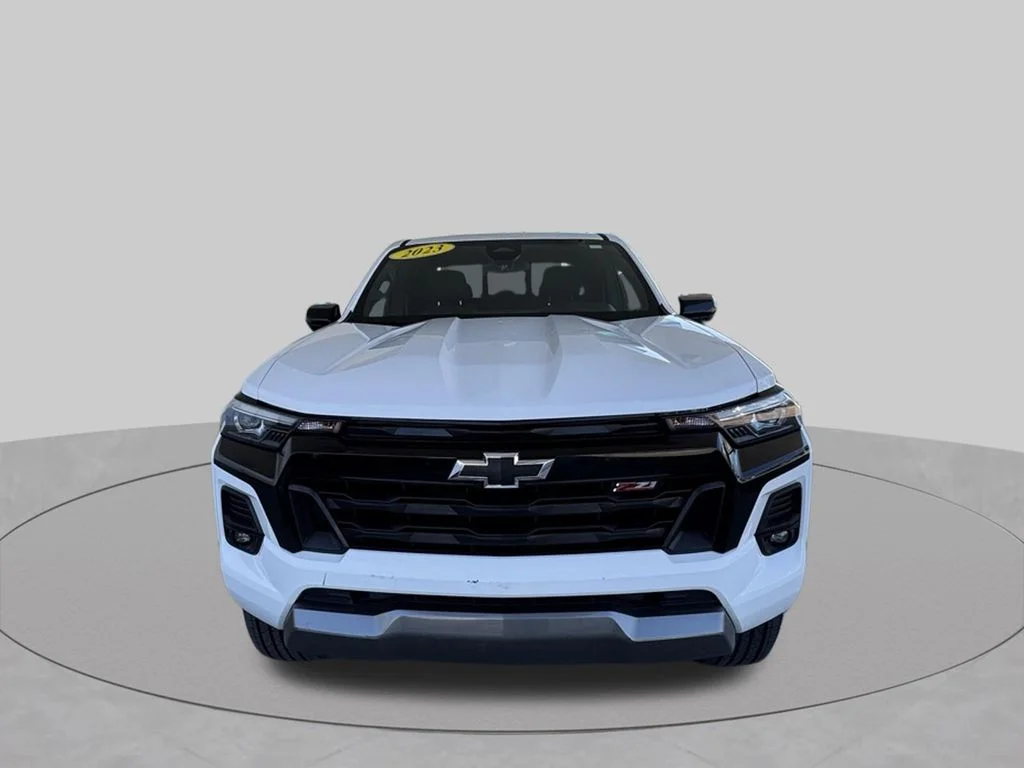 Used 2023 Summit White Chevrolet Z71 image 3