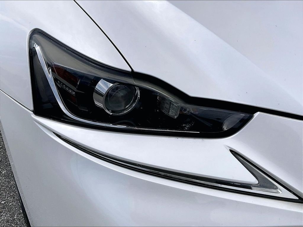 Used 2017 Eminent White Pearl Lexus 200t image 30