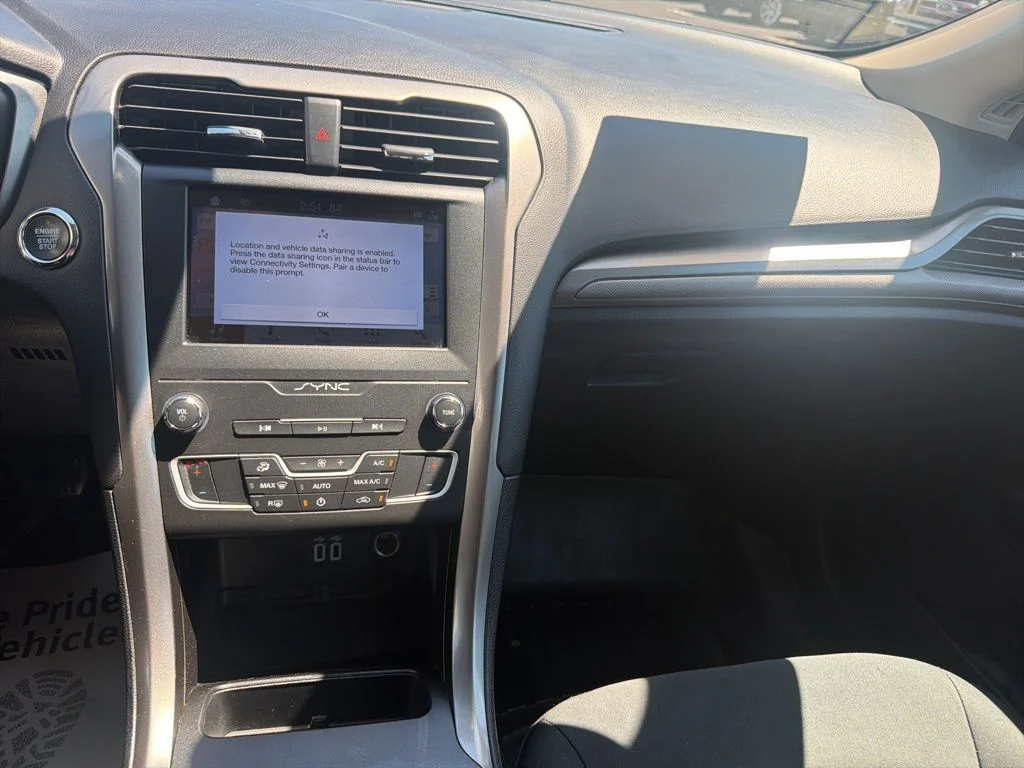 Used 2019 Gray Ford SE image 27