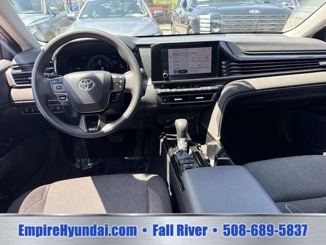 2025 Toyota Camry LE - Photo 14