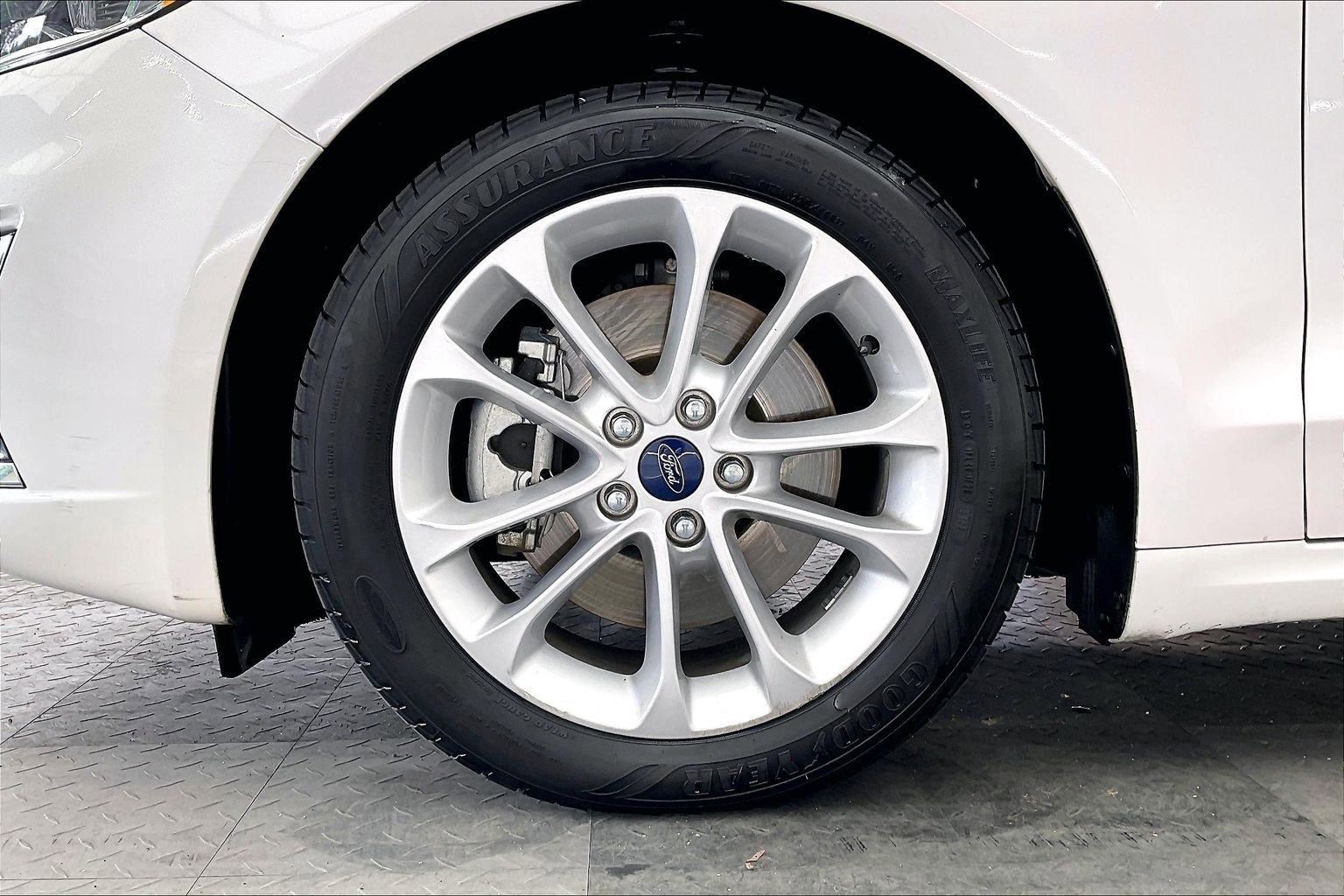 Used 2020 White Platinum Metallic Tri-Coat Ford Titanium image 8