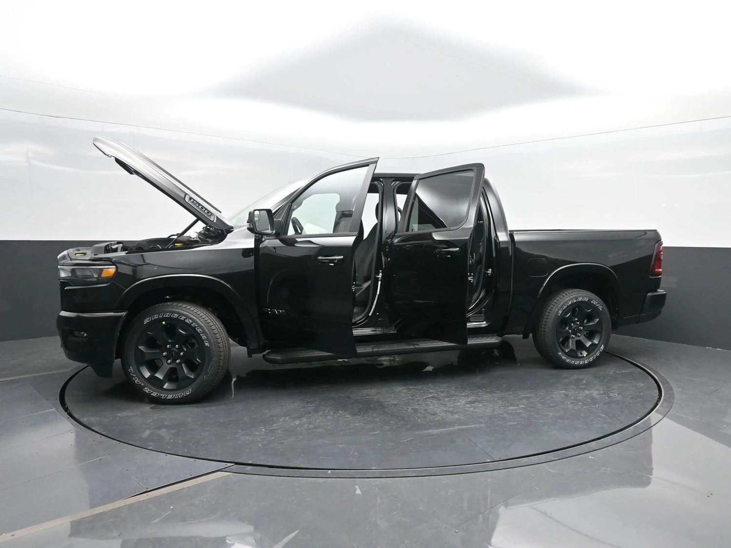 New 2026 Diamond Black Crystal Pearl-Coat Exterior Paint RAM Big Horn image 49