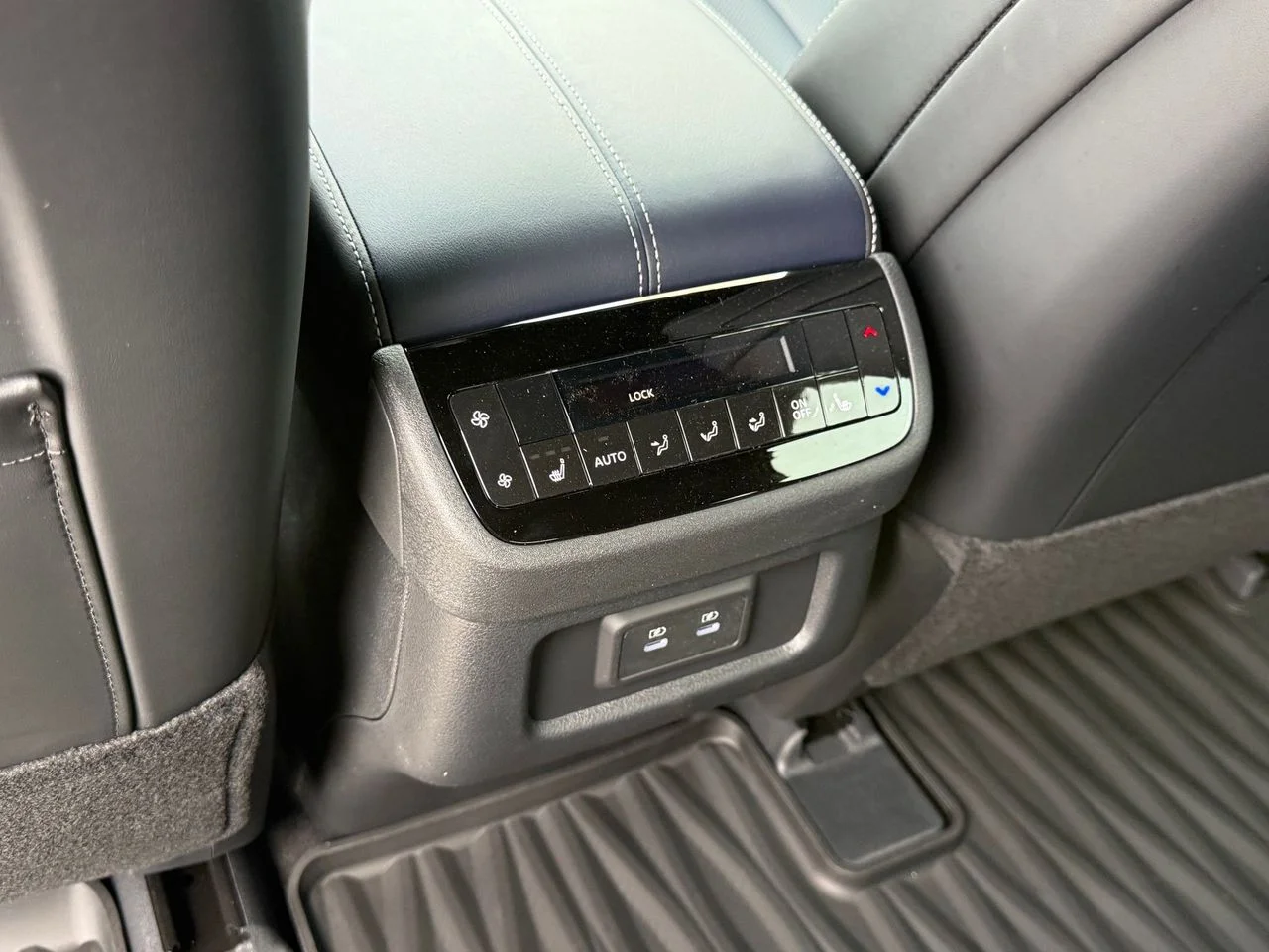 New 2026 GRAPHITE SHADOW INFINITI Sport AWD image 26