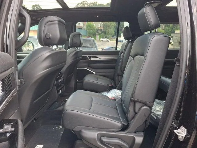 New 2026 High Gloss Black Exterior Paint Jeep Limited Altitude image 5