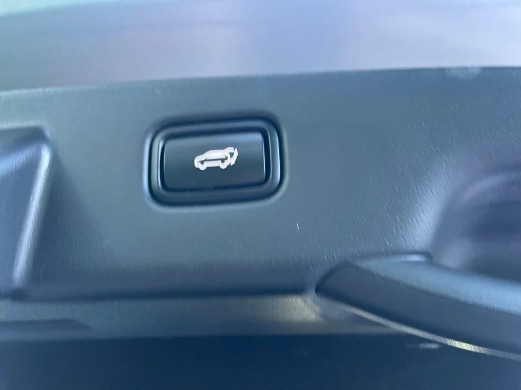 Certified Used 2024 Steel Gray Kia Wind image 18
